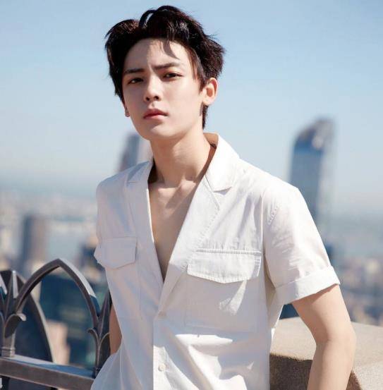 "以为不熟悉,其实是兄弟",赖冠霖王嘉尔没啥,蔡徐坤这组意外_董岩磊