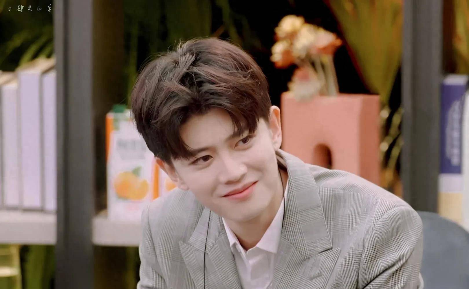 任嘉伦:外表逆生长,心智老干部,行为很可爱,笑容很灿烂_任国超_工作