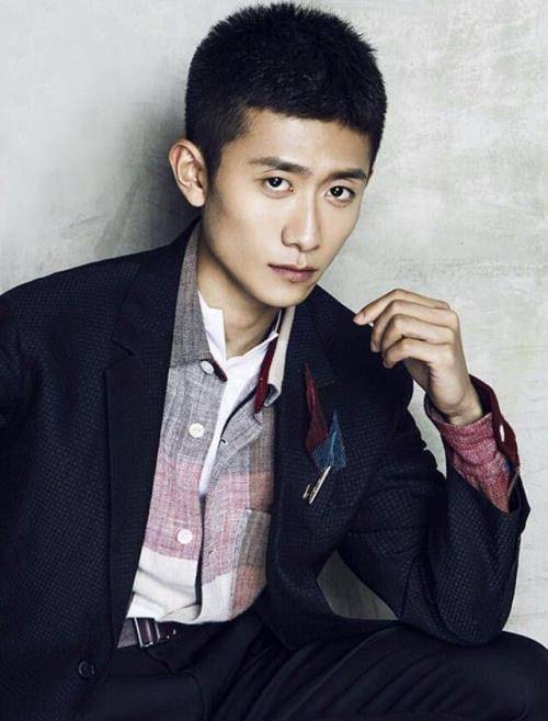 张一山拍戏吃冰棍,被吐槽吃半天一点没下去,并说冰棍真好吃_范丞丞