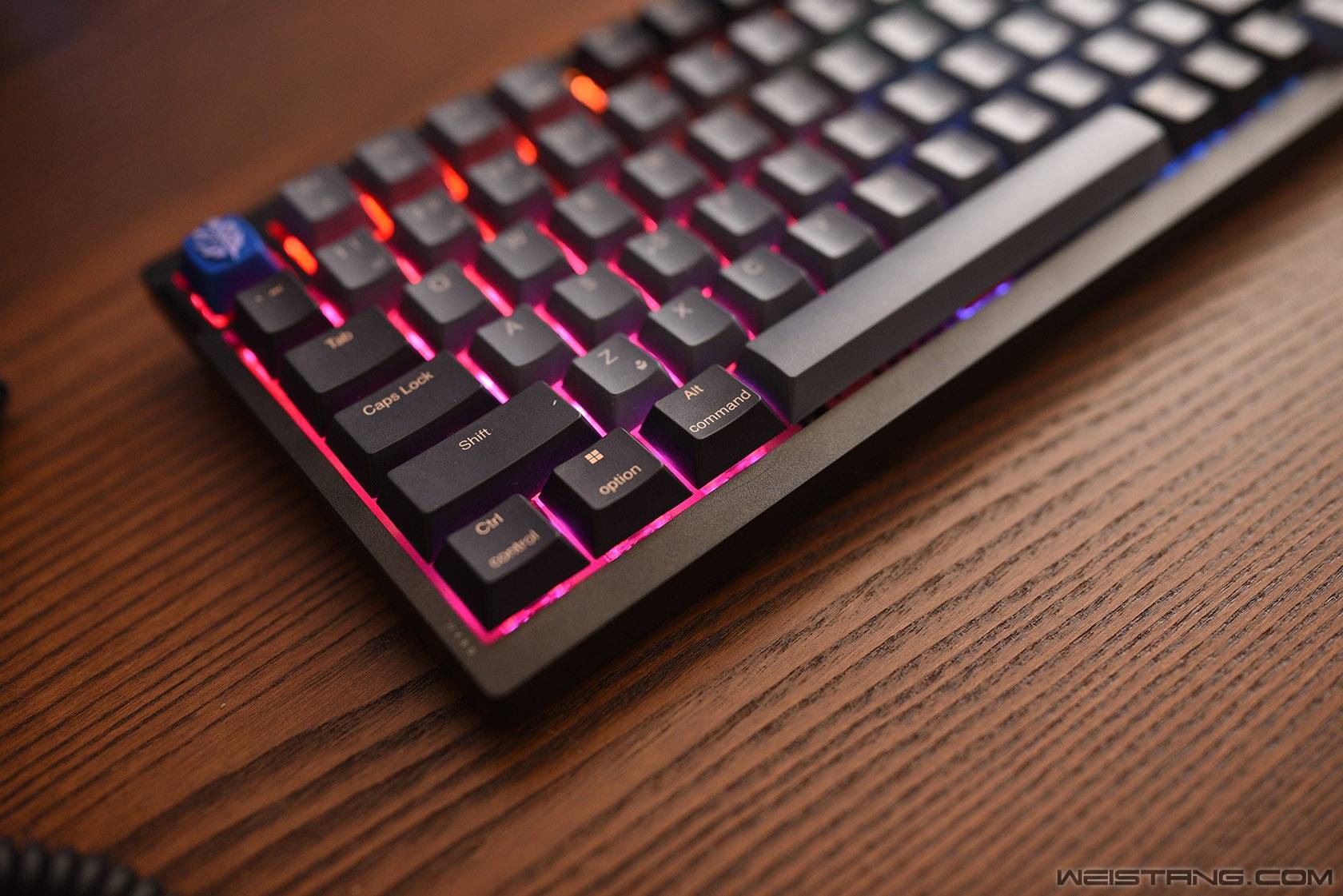 美商海盗船k65 plus 75%三模无线游戏键盘评测_特写_设计_蓝牙