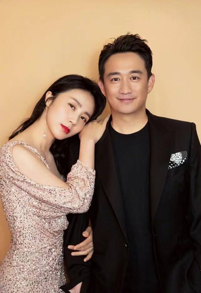 黄磊三胎儿子被拍,一家人出游十分惬意,孙莉胜似小姑娘_因为_女子
