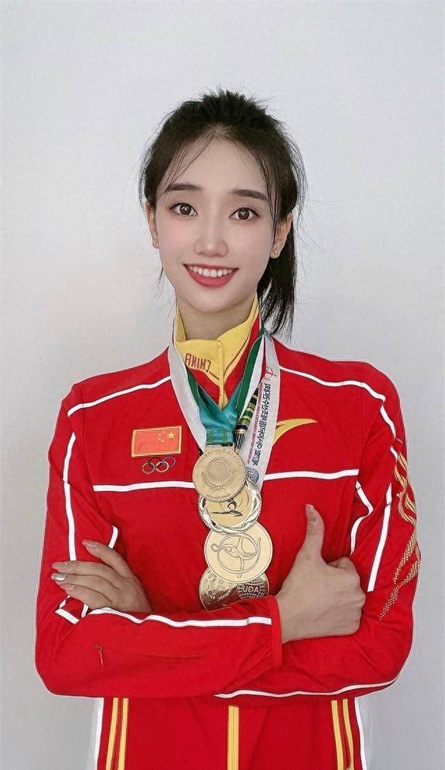 舒思瑶的能力终于打动了国家队教练,成功入选艺体国家队