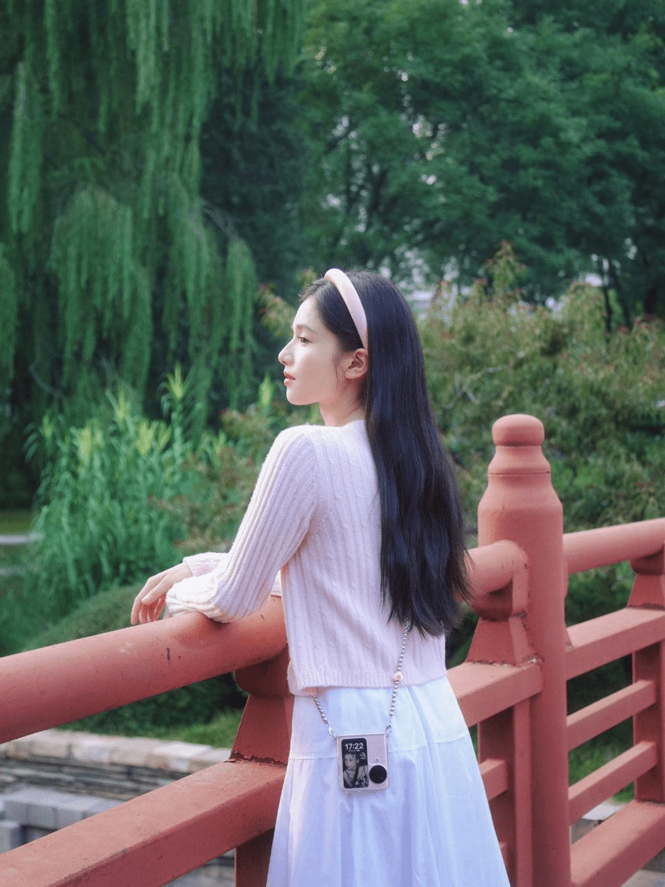 年仅23岁张婧仪出道四年资源不断,作为时尚小花的她平日怎么穿?