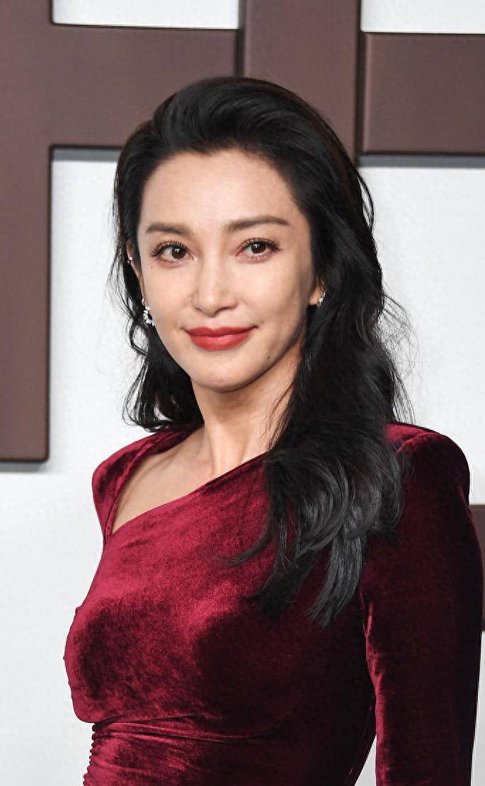 看了50岁李冰冰的无修生图,我明白了"不整容"的重要性!