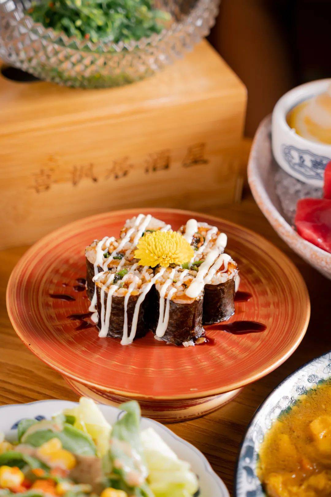 日剧同款「流心蛋包饭」,蓝鳍金枪鱼,甜虾刺身