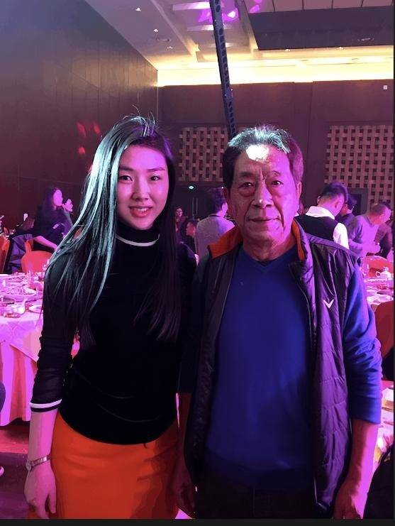 演员饶芯语:结婚8年丈夫76岁了,她的婚姻真的幸福吗_王奎荣_父母_机会