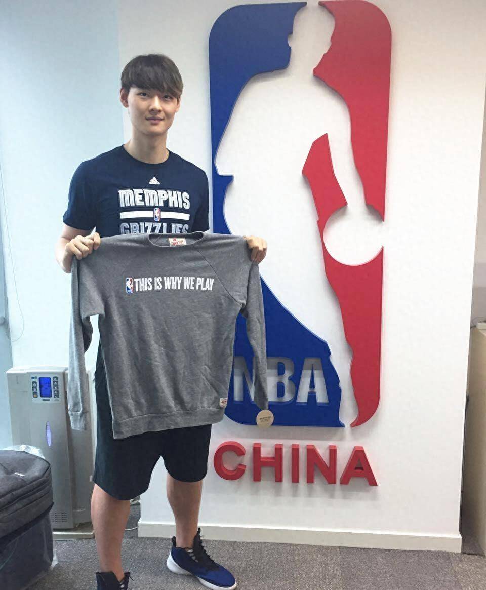 王哲林nba图片