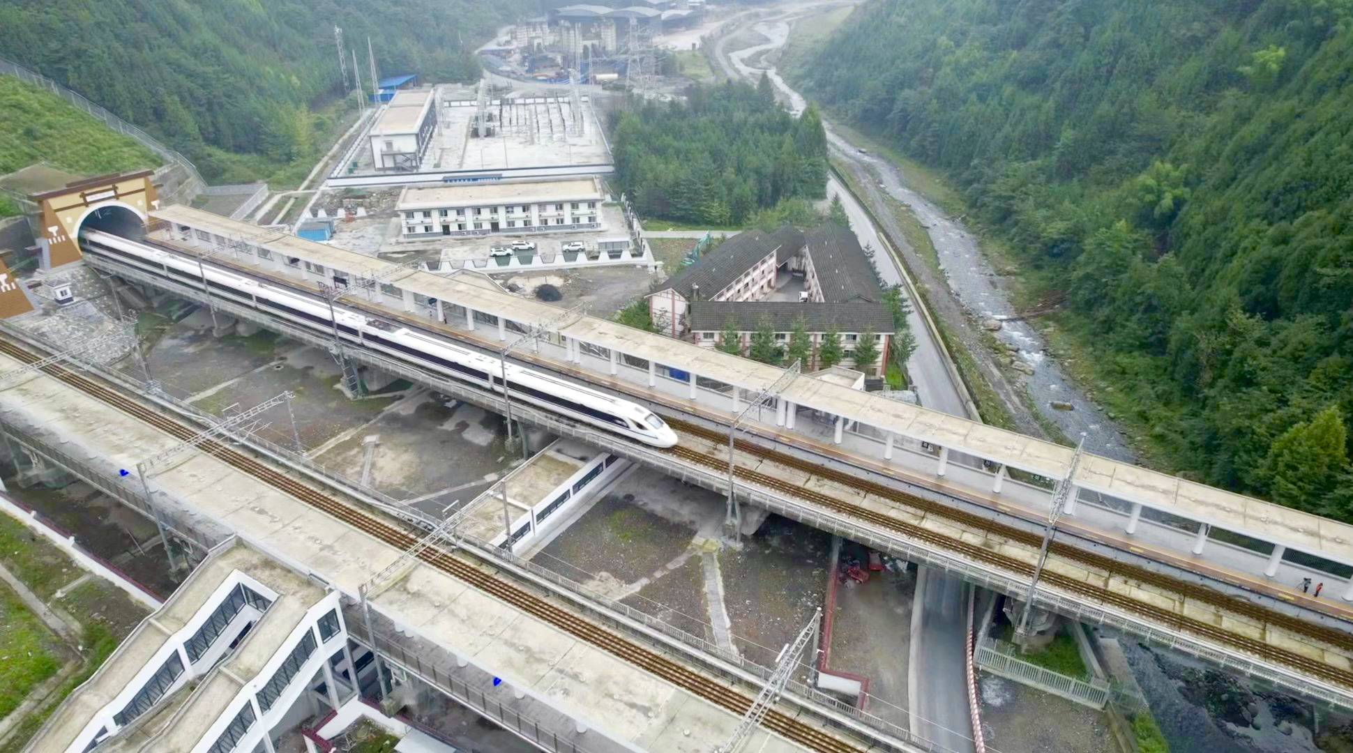 川青铁路·青白江至镇江关段正式进入运行试验阶段_成都东站_建设