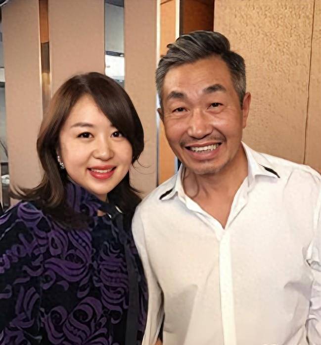 演员杜源:4岁认识爱妻,结婚41年零绯闻,如今女儿成了他的骄傲