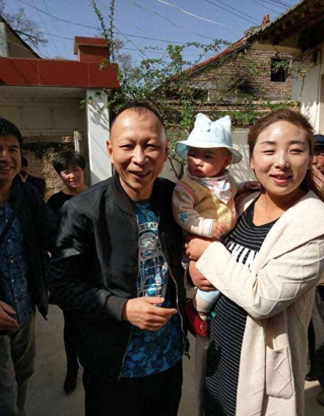 因演汉奸太像被司机拒载,以丑成名的他,女儿长相却堪比刘亦菲_李明