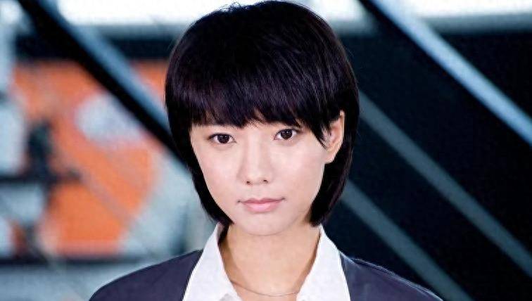 没想到江一燕居然和已婚演员邓超关系密切.