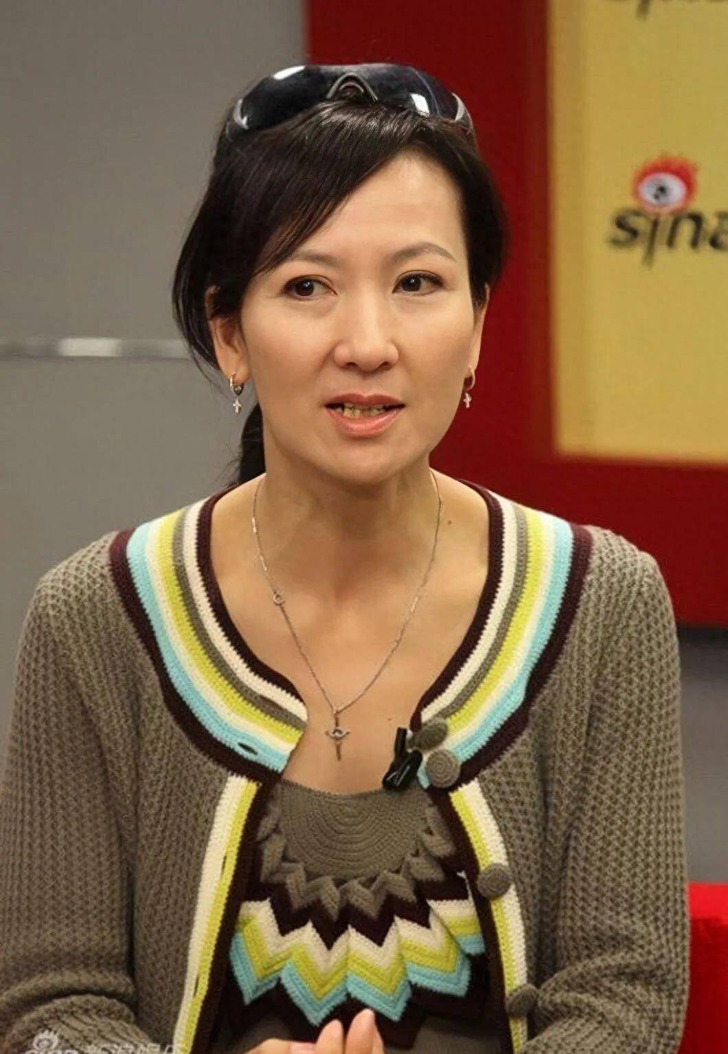 而前夫马清伟,在和陈美琪分手后,也没有娶关之琳,而是娶了另一个影星