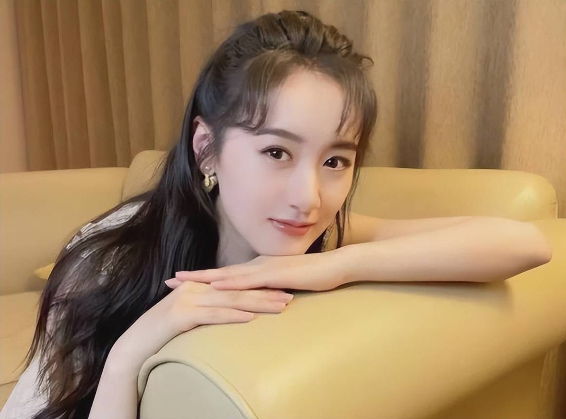 袁冰妍遭官方通报,偷税430w,曾被约谈仍不改,本人晒照:扬清风_税款