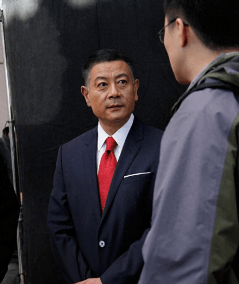 近些年来,忙着工作的巫刚又先后带来了《希望的大地》,《三叉戟》