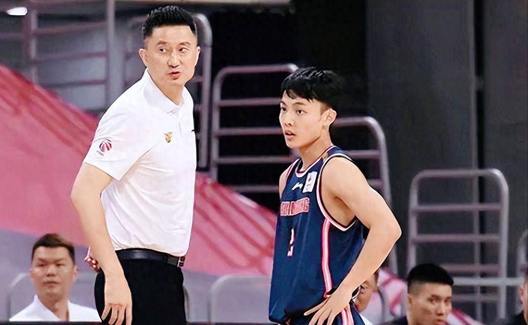 178两战砍下36分15篮板8助攻,他能否打破地方队高大上的选人标准_徐杰