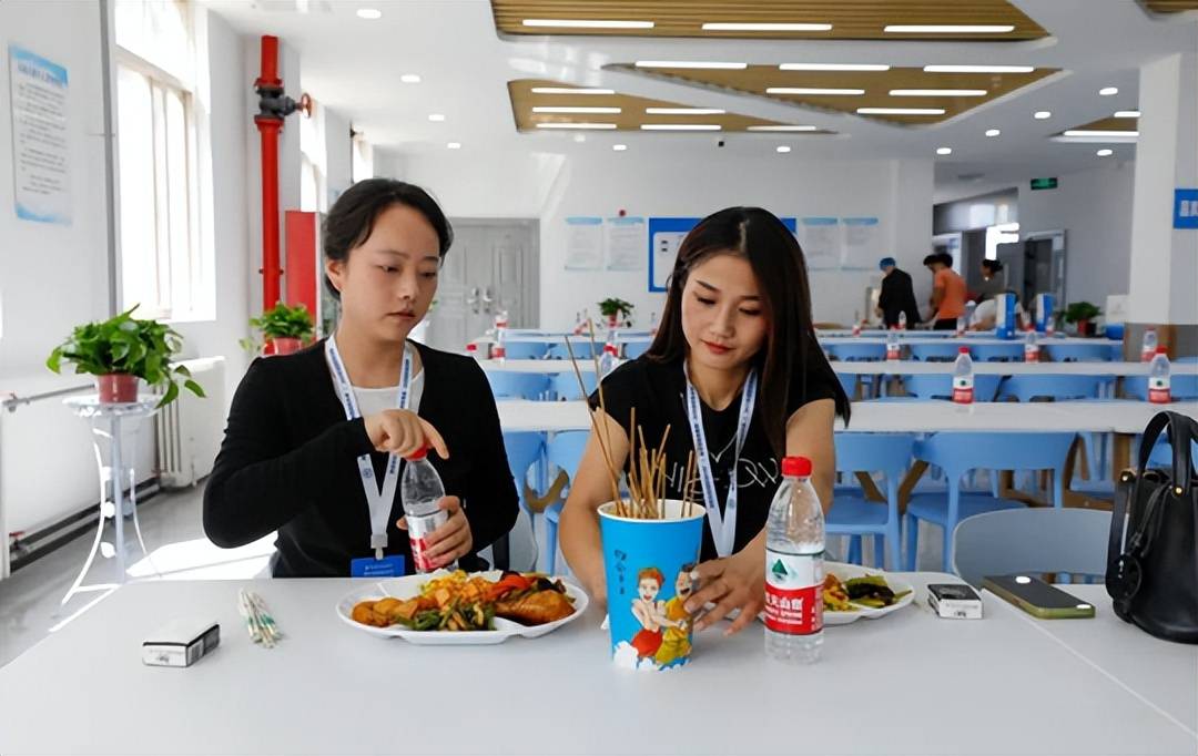 万人齐聚海棠 共赴青春盛会——西安海棠职业学院迎新系列活动举行