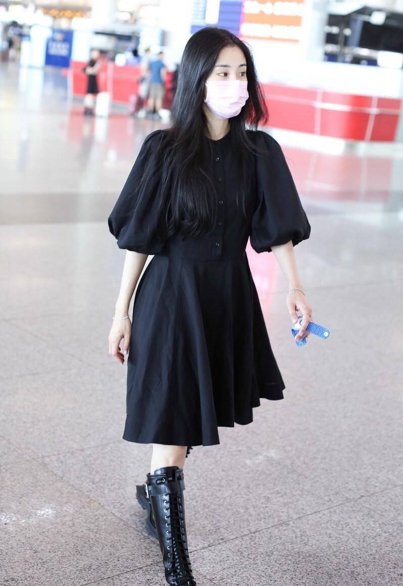 张碧晨生娃闹得沸沸扬扬,没想到身材还这么清瘦,气质都娇媚许多_造型