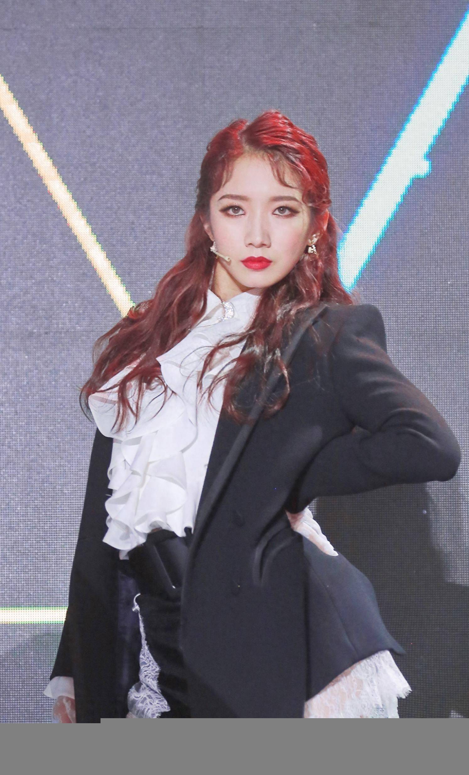 内娱最大的笑话:一个五线艺人竟然跑去开演唱会,真是一票难卖_孟美岐