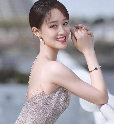 早些时候,蓝莹莹大伙儿应该很了解吧,在11年与邓超