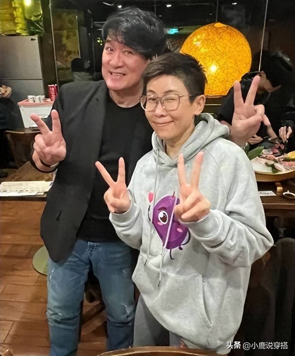 周华健父子同框像兄弟!