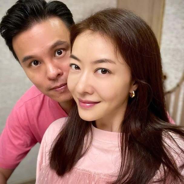 熊黛林庆41岁生日,插蜡烛开心到合不住嘴,双胞胎女儿合照太可爱_活动