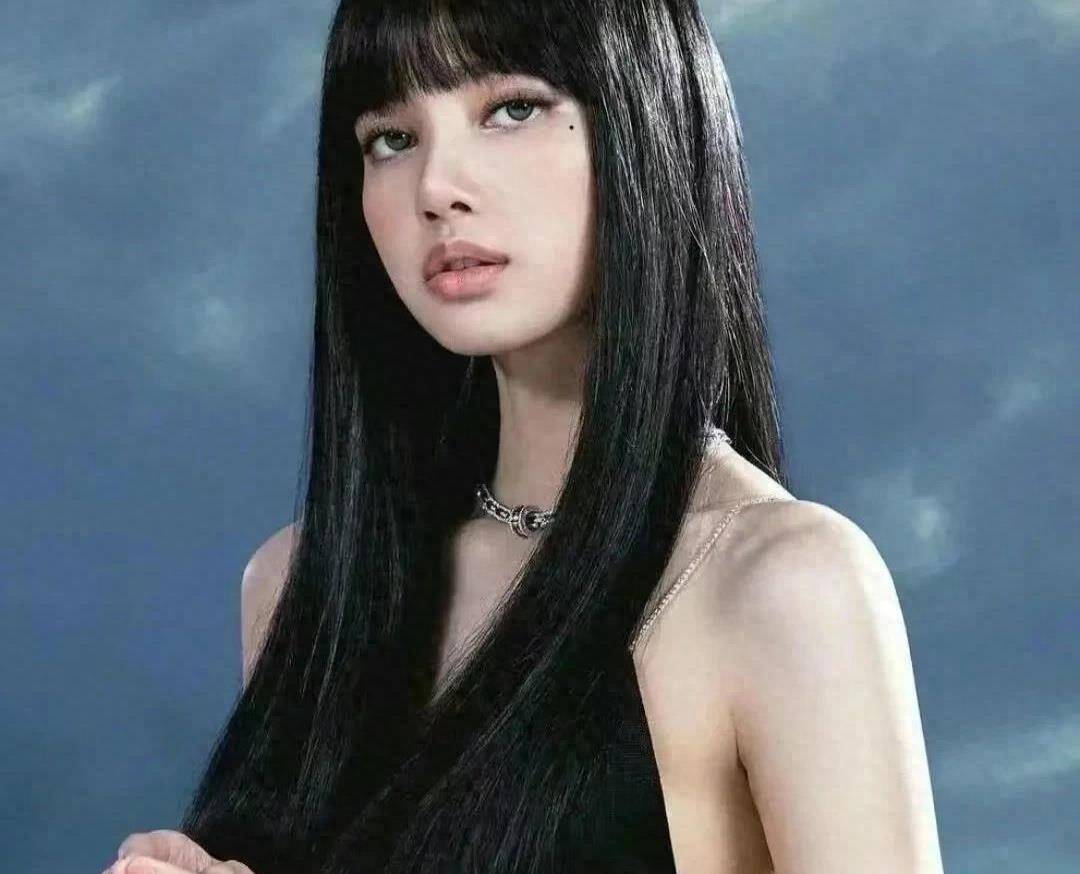 lisa疯马秀造型疑曝光,最大站姐跑路,顶流爱豆成"脱衣舞娘"_形象_事件