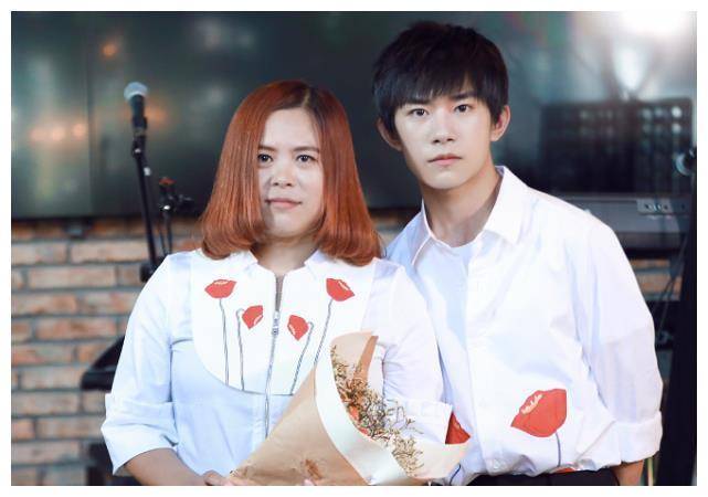 易烊千玺和阿深儿时合照被公开,原来两家是世交,妈妈们是闺蜜_电影