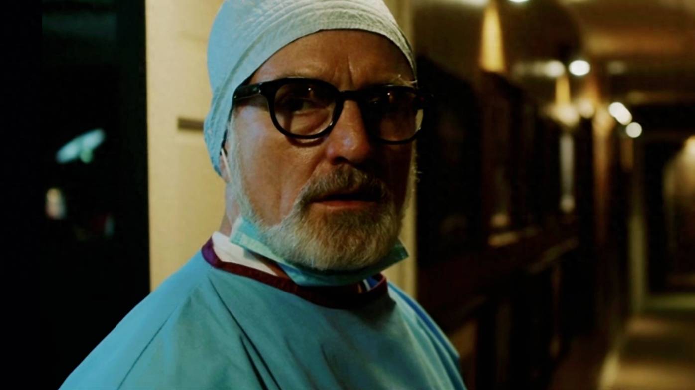 《逃出绝命镇》将电影叙事中的悬念设置运用的恰到好处_观众_故事