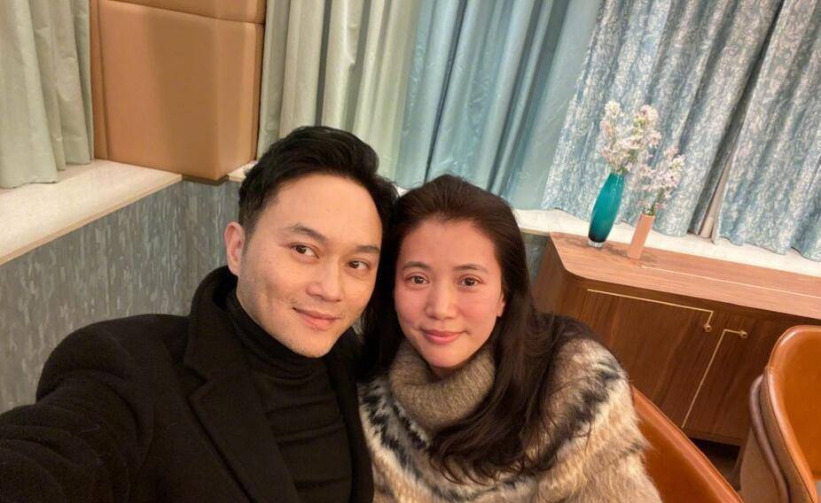 李敏镐老婆的资料图片