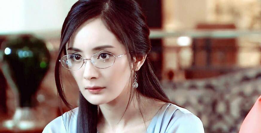 张艺兴戴眼镜变撕漫男,杨幂张俪更是美成仙,全靠这款"眼镜妆"_step_平