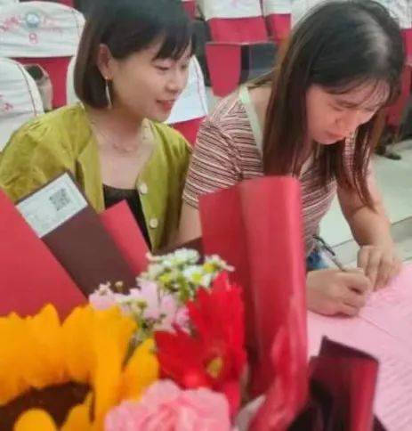 青蓝同心，筑梦前行——单县嘉善路小学“青蓝工程”师徒结对仪式