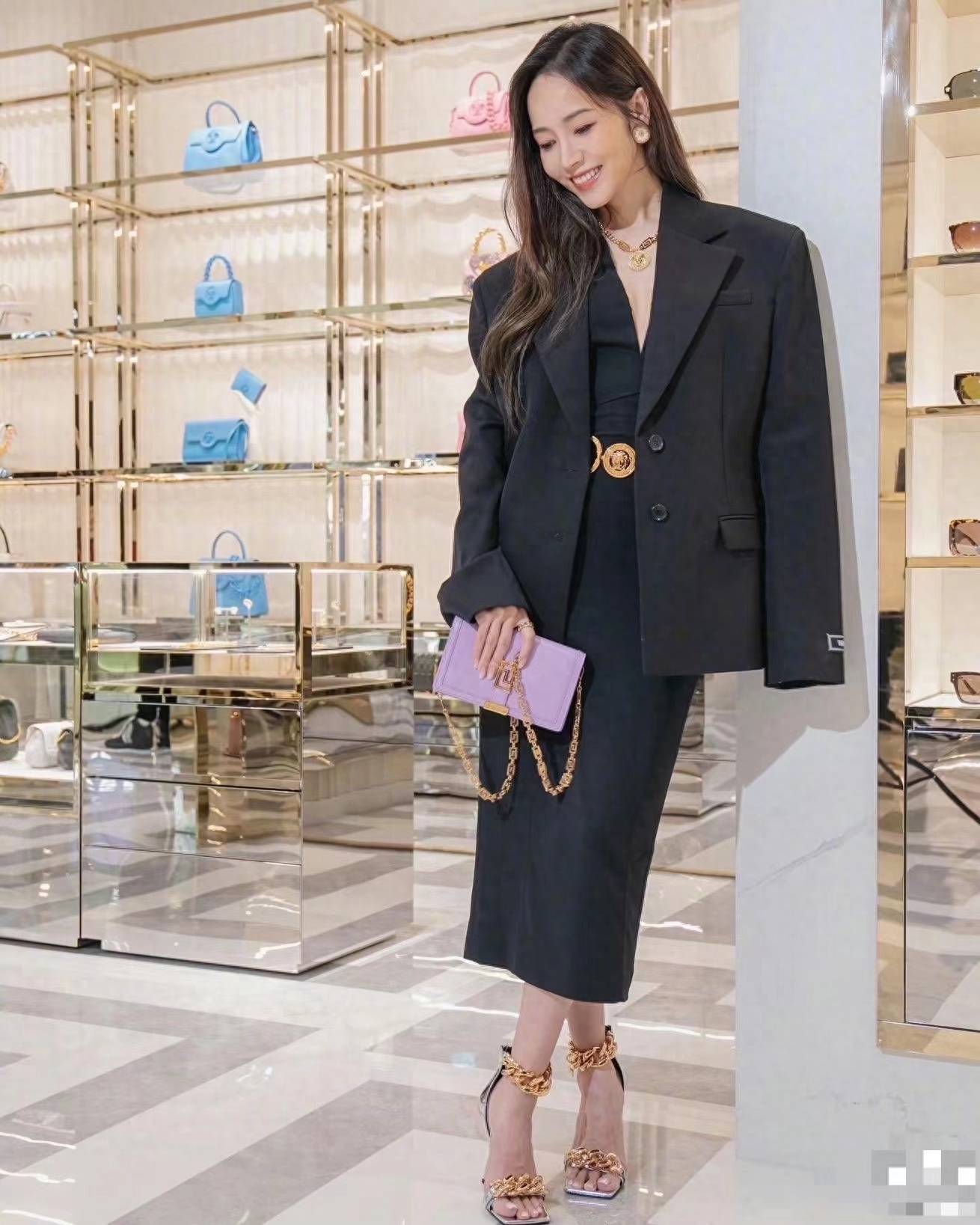 侯佩岑最新活动出席,"身材骨突出"身材过度消瘦,165高不到88斤_时尚