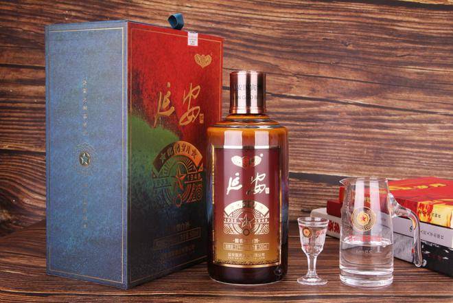 酒是5年基酒加老酒勾调,由怀仁酒匠"7大师之一"的丁勇老师亲自操刀