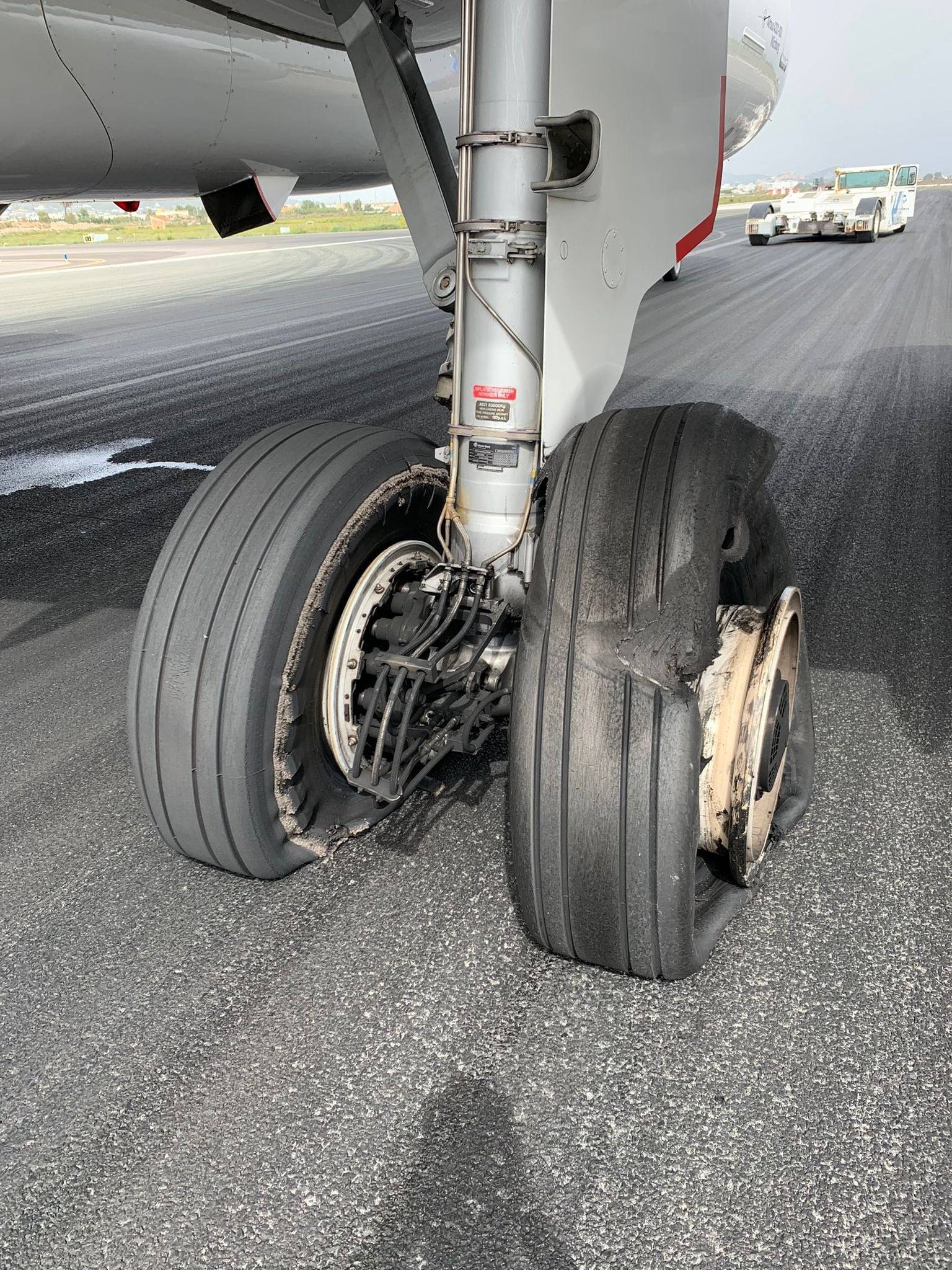一架a321客机着陆时爆胎 致机场关闭4小时_维萨_航班_汉莎
