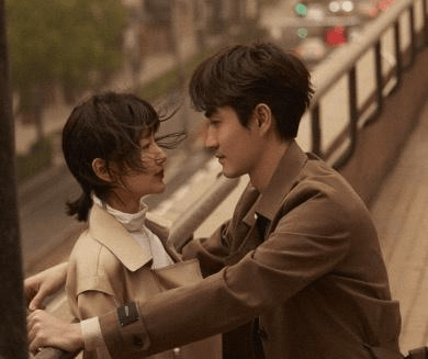 杨玏毛晓彤再度合体拍写真,两人牵手深情相望,甜蜜如真情侣_合作_照片