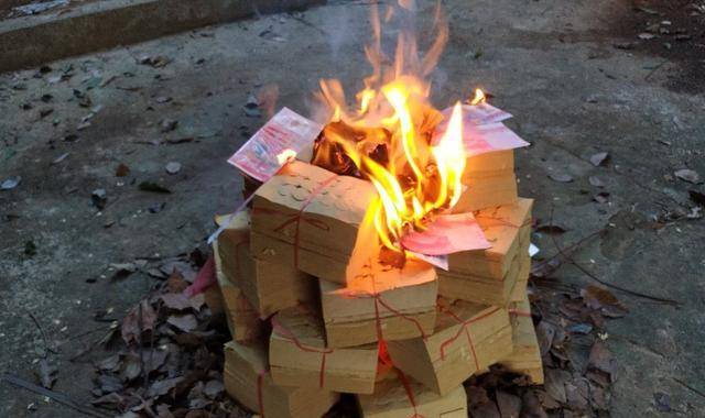 "丧不报,孝不吊,不烧纸钱,不谢孝",丧葬忌讳多别犯错不知_死亡_人们