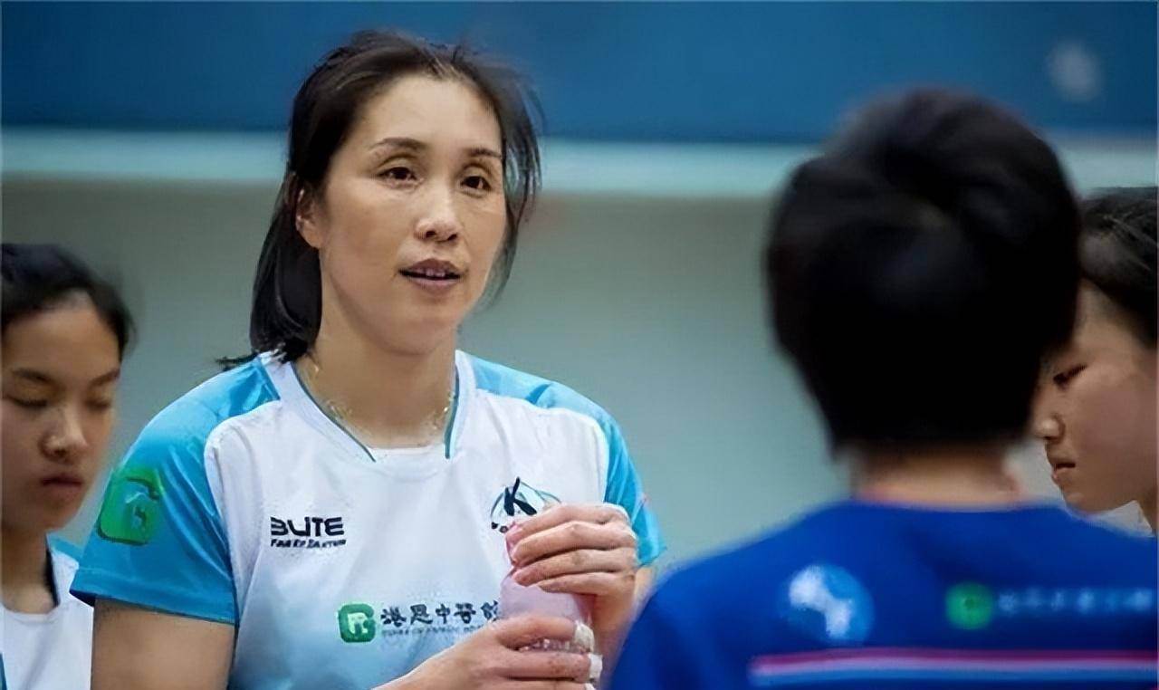 50岁前女排队长近况:面容松弛不复甜美,皱纹明显模样苍老_孙玥_排球