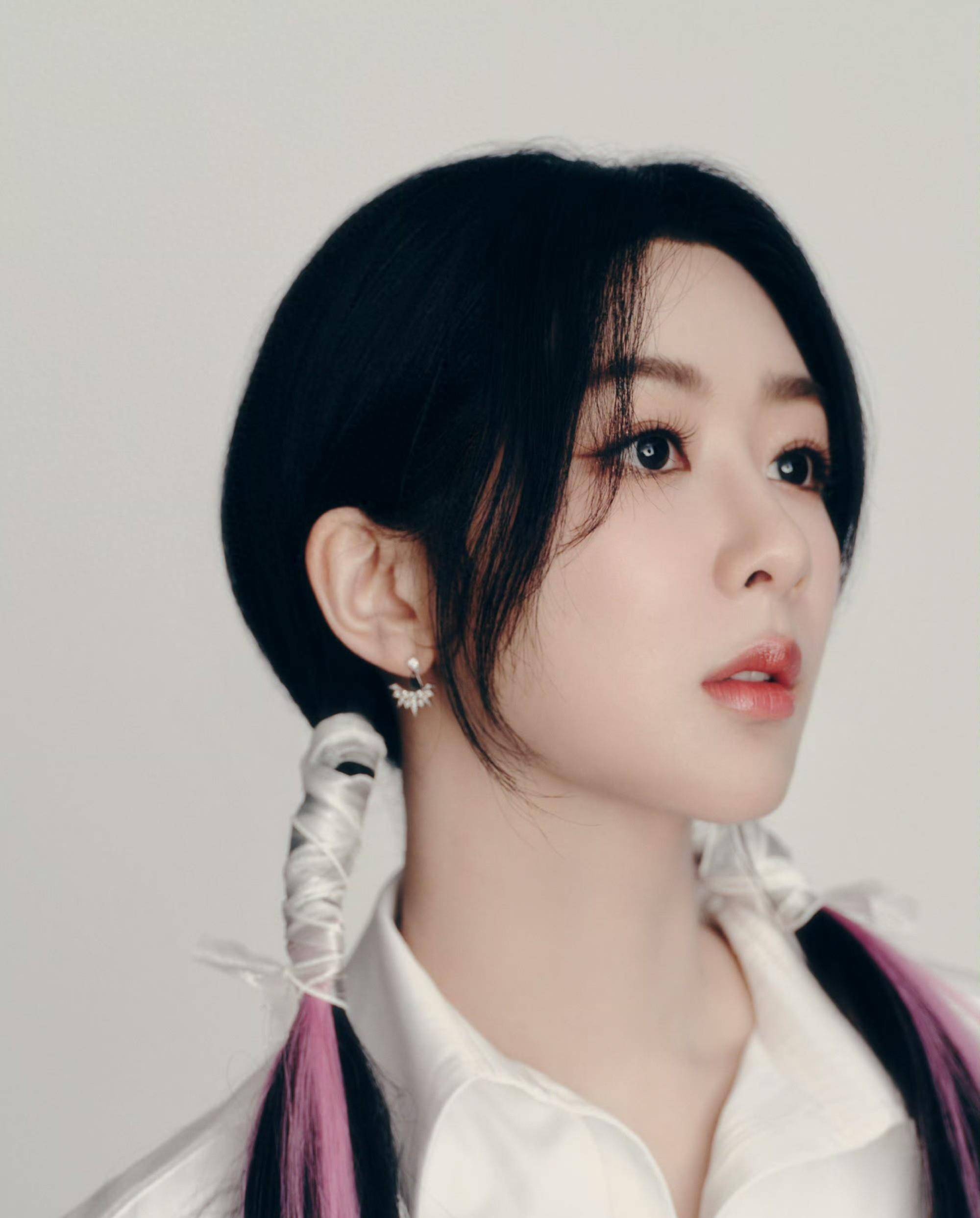 杨紫很漂亮,我们很高兴看到她尝试不同的类型.您更喜欢什么设计?