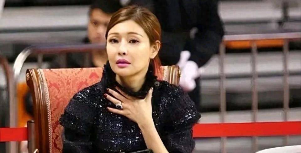 广东老板娘携朱芳雨现身香港!