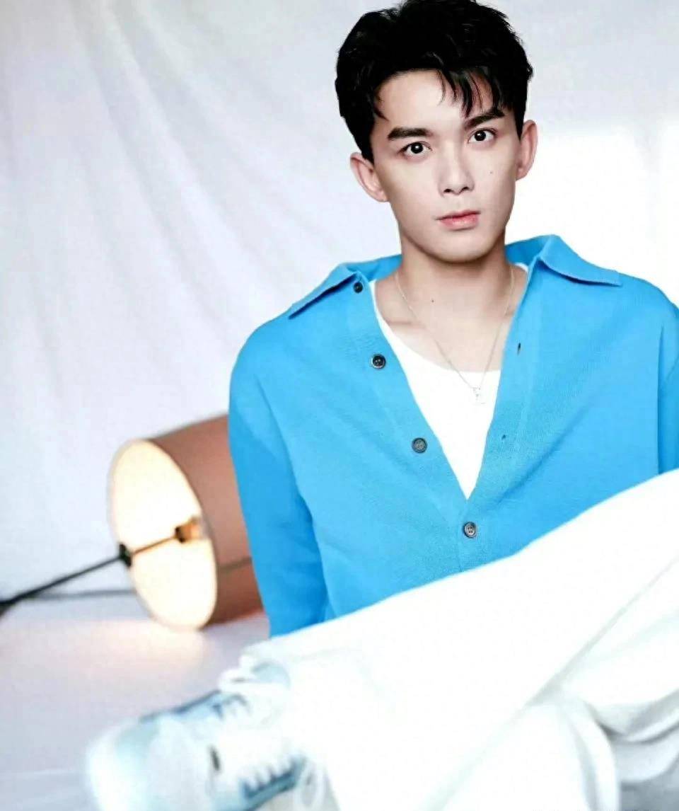 内娱男艺人成毅,曾舜晞,朱一龙,吴磊,张新成,于适等新动向_肖顺尧