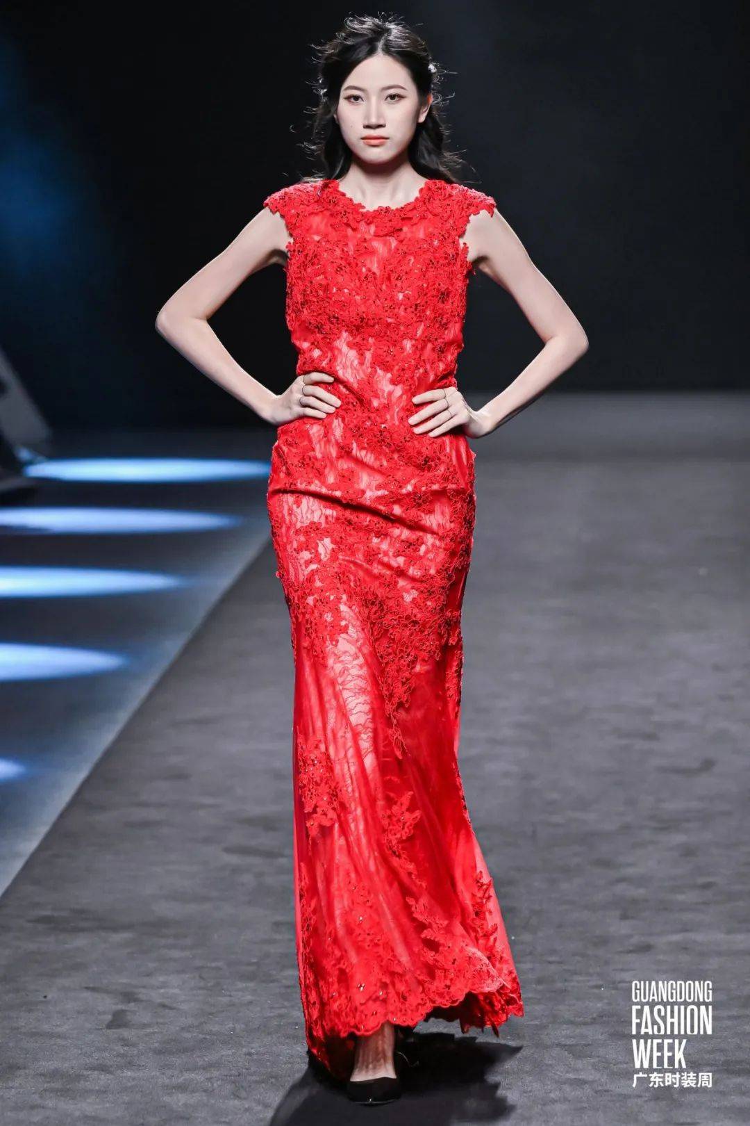 潮州市婚纱晚礼服基地优势服装品牌联展惊艳广东时装周_发展_外贸