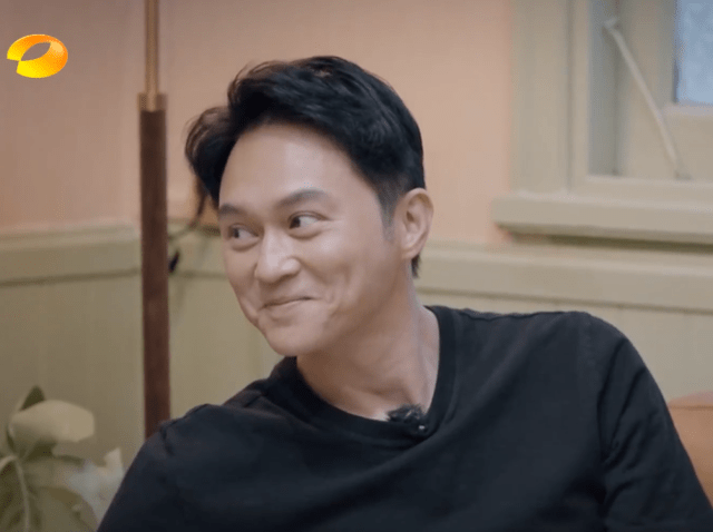 陈小春隔空对应采儿说11遍我爱你,张智霖看着酸成表情包_兄弟_节目