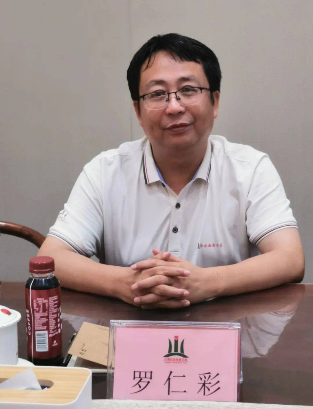 代表邱锦:职业原因建议会员多关注金融资本流动,看行业趋势发展,做到