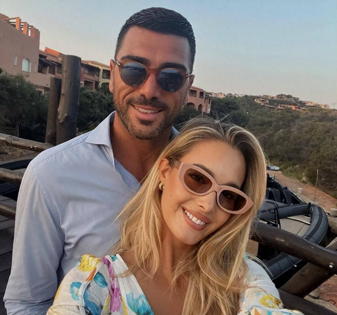 佩莱的妻子瓦尔加(varga)推出了自己的泳装品牌,吸引了无数粉丝_贝利