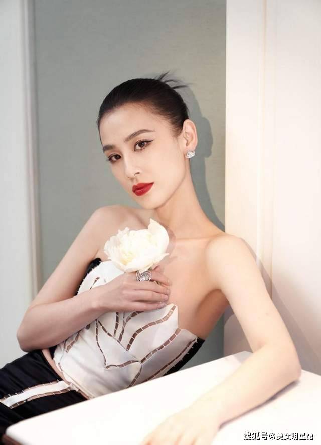 40岁黄圣依,衣品着实性感撩人太美了!_演技_观众_表演