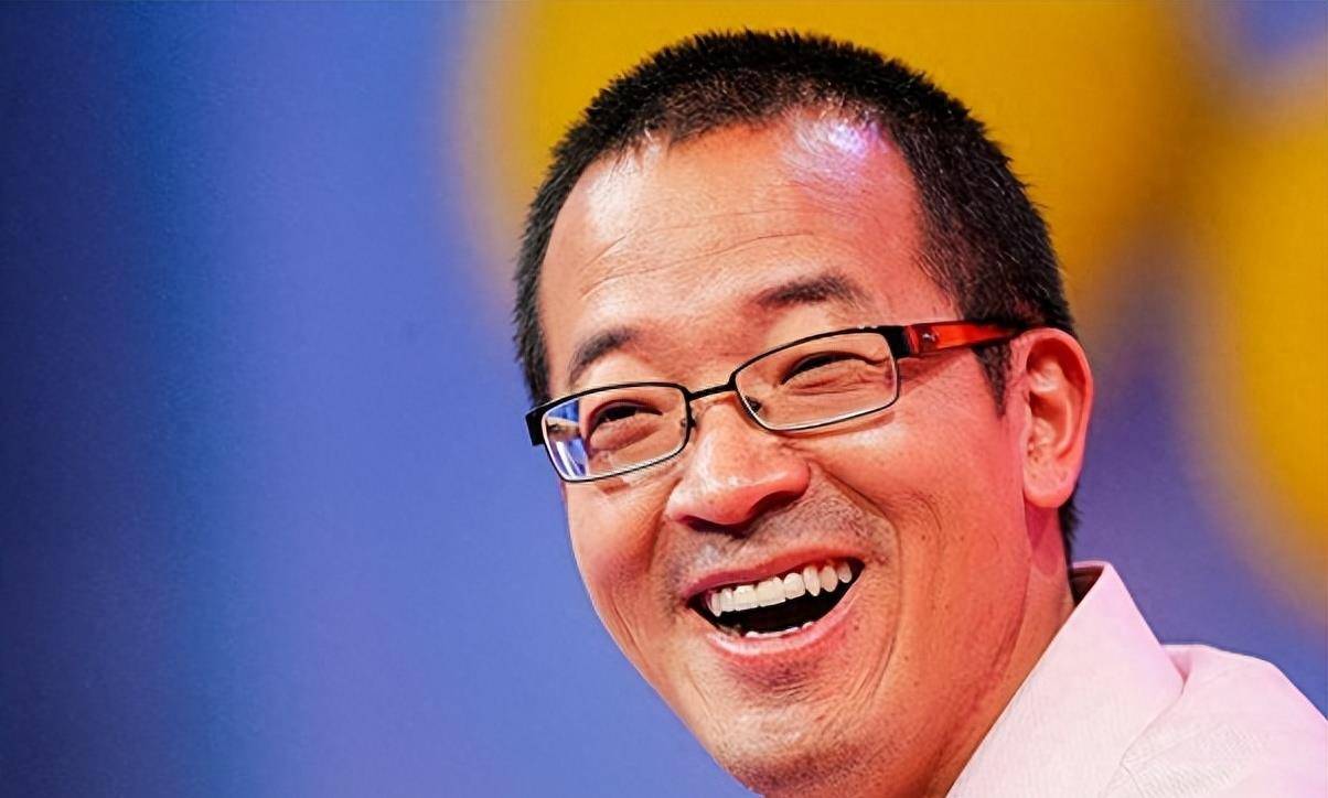 俞敏洪也给予了董宇辉足够的信任,将他视为公司战略转型的关键人物,而