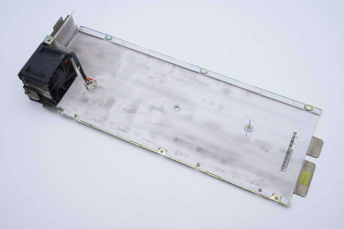 看完华为这款r4850g2电源模块的外观展示,下面就进行拆解,一起看看