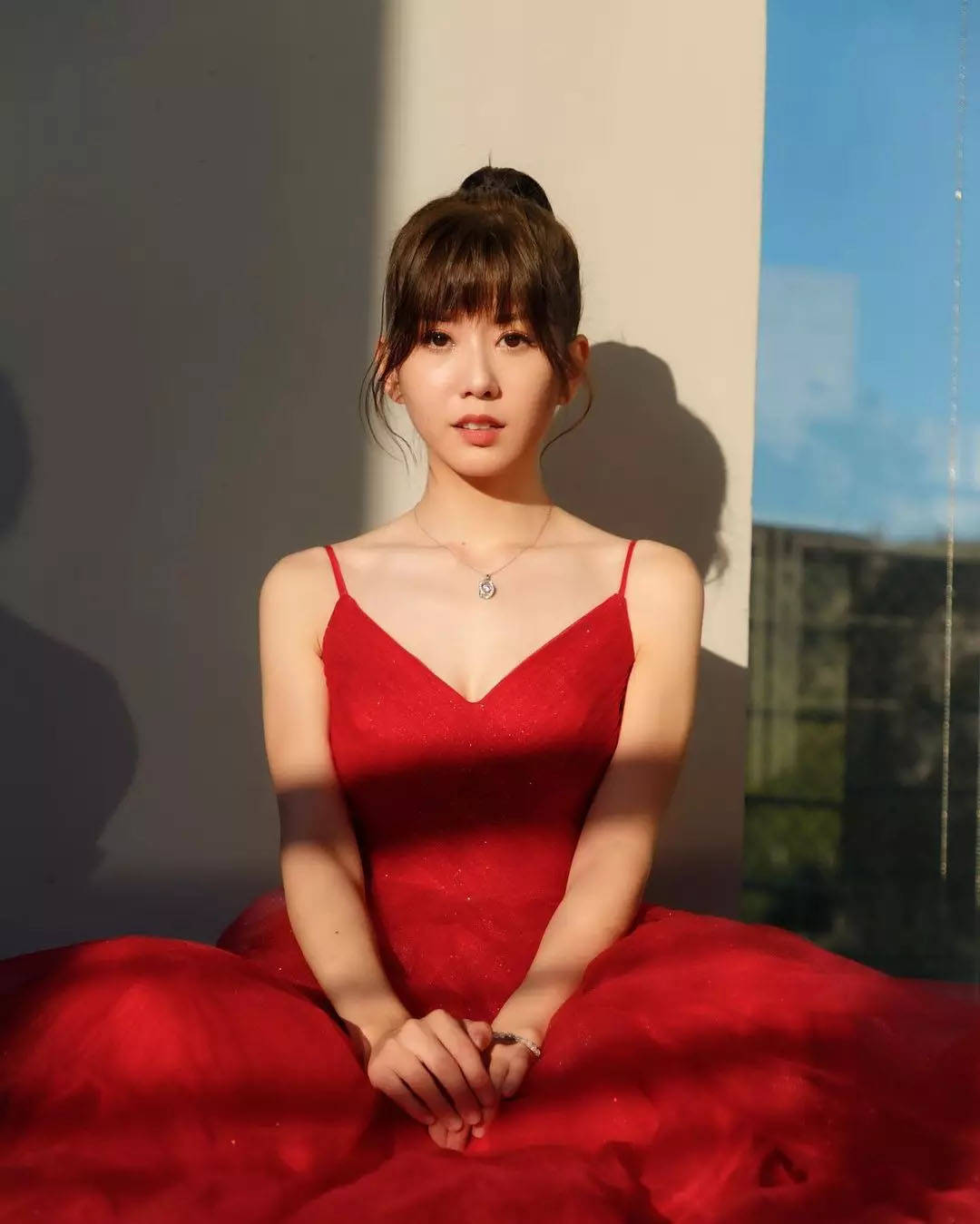 按理说陈嘉慧的前途应该一片光明谁知这位上位势头猛烈的tvb小花却