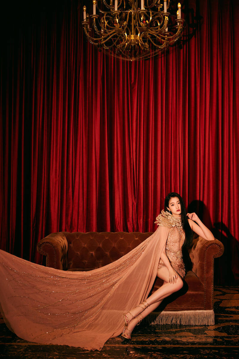 关晓彤写真大秀白嫩长腿!她雪肤玉貌美得让人窒息_美女_先生_秀发