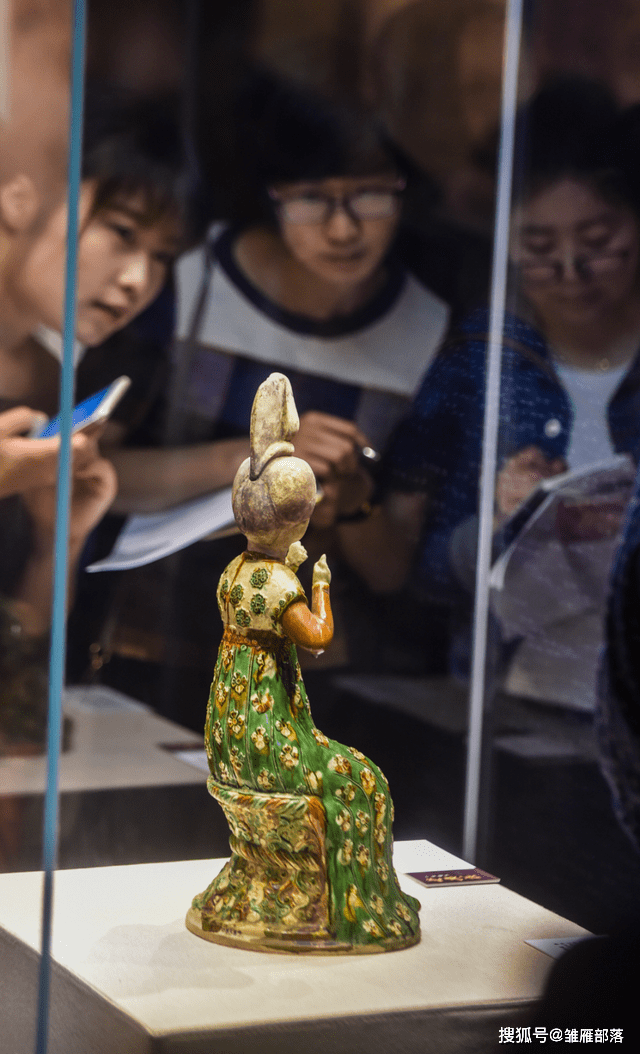 洛阳博物馆是首批国家一级博物馆,馆内有大型基本陈列"河洛文明"和"